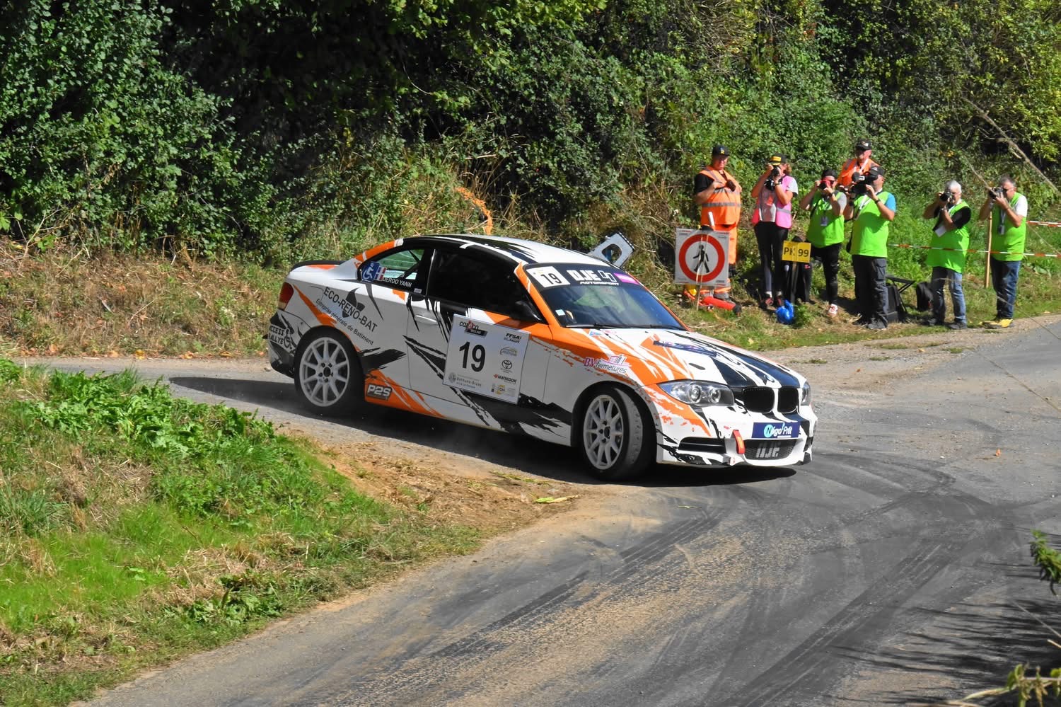 BMW 1 Series n°19 — Rallye du bethunois 2026 — équipage DEROO Yann / COUSYN Benjamin — photo de rallye