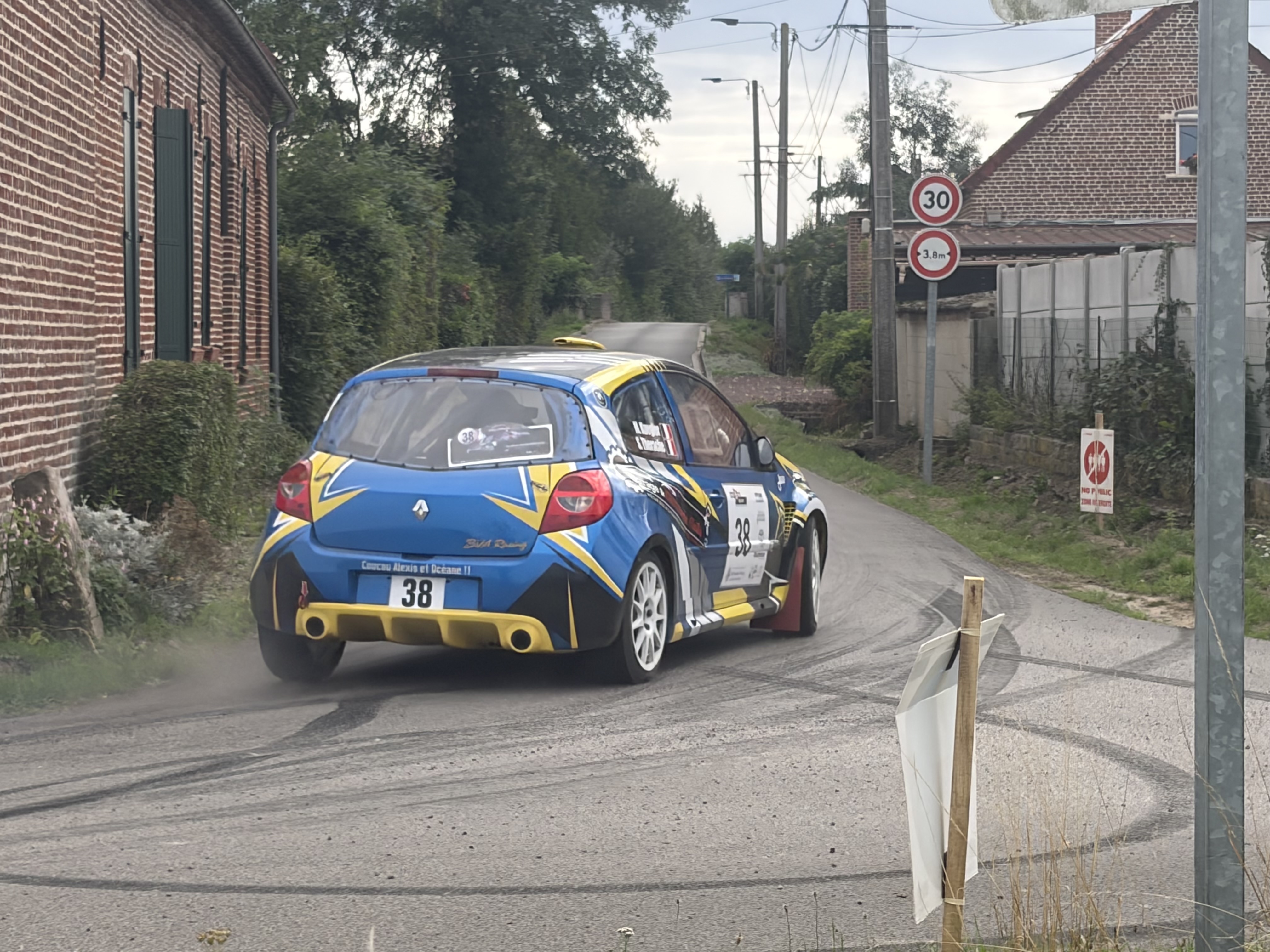 Renault Clio Rally3 n°38 — Rallye du bethunois 2026 — équipage THERACHE Stéphane / KUEGLER Matthieu — photo de rallye
