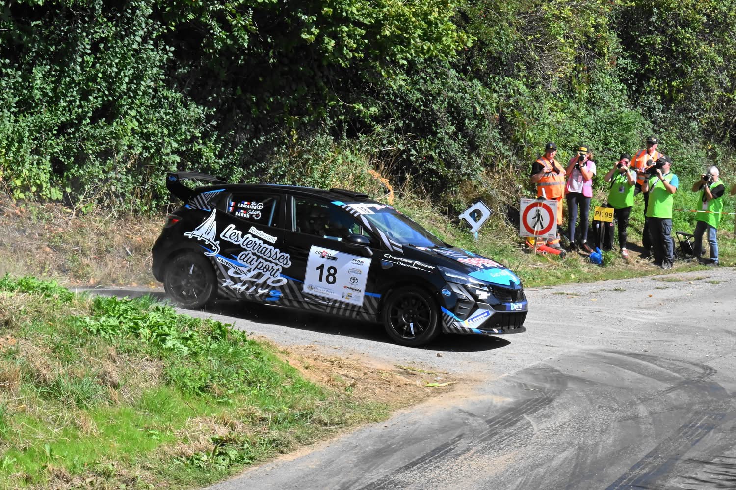 Renault Clio Rally3 n°18 — Rallye du bethunois 2026 — équipage LEMAIRE Theo / BARON Juliette — photo de rallye